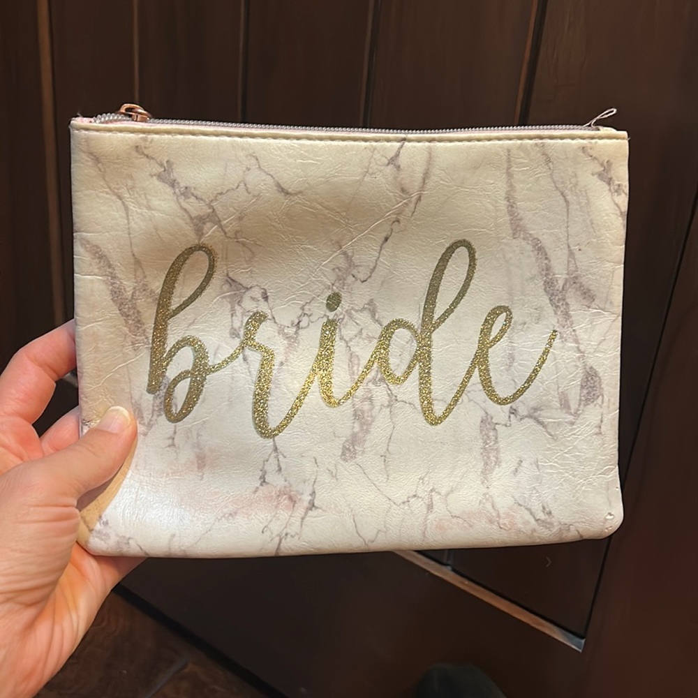 Bride clutch in white and gold